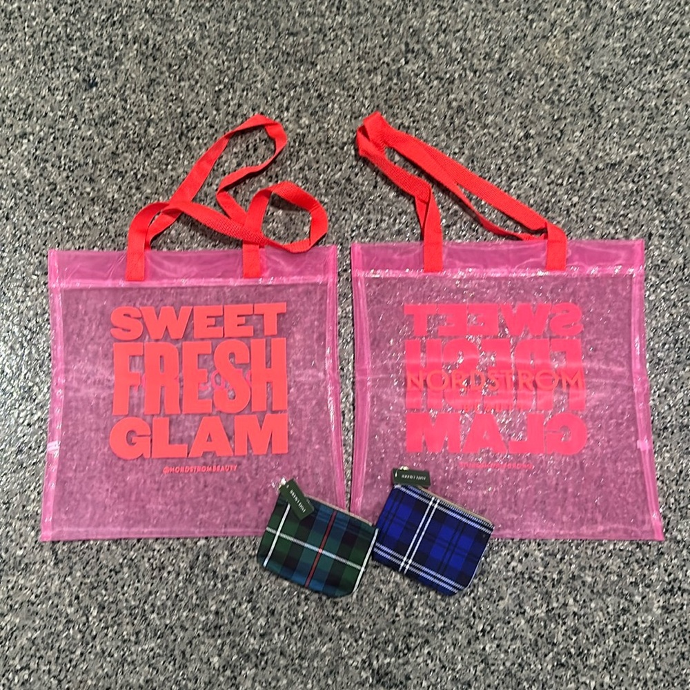 2- Reusable GLAM Nordstrom beauty bags 2- NWT Estée Lauder zipper pouches